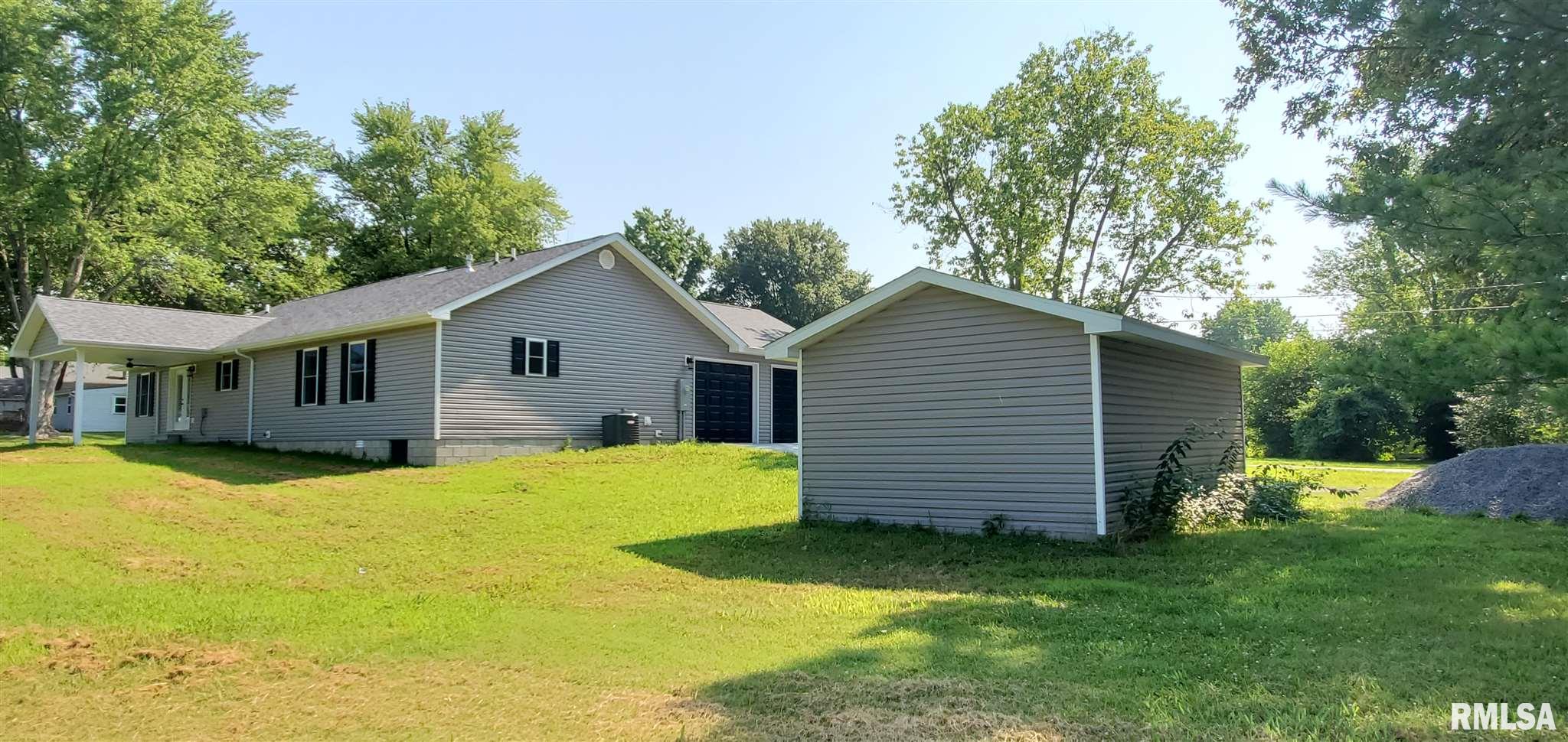 1009 Trolley Road Eldorado, IL 62930 - Photo 4 of 32