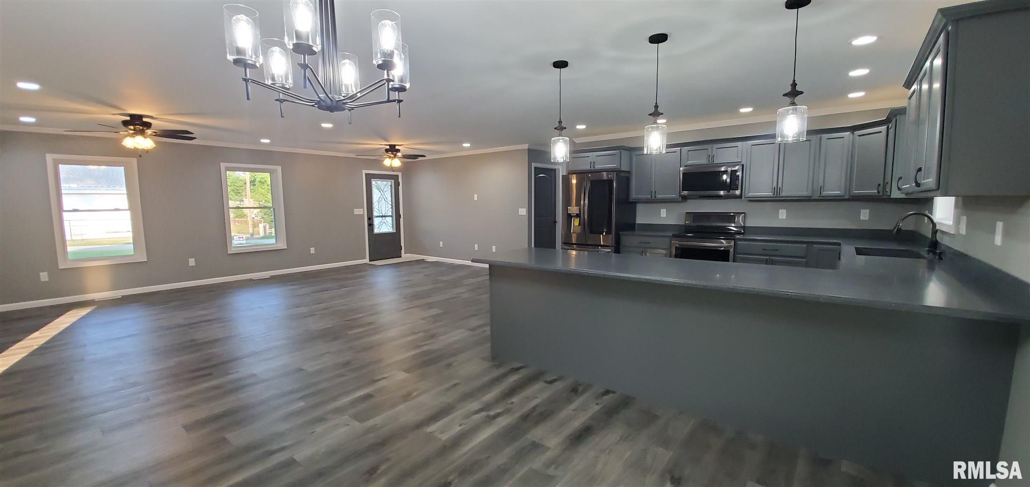 1009 Trolley Road Eldorado, IL 62930 - Photo 10 of 32