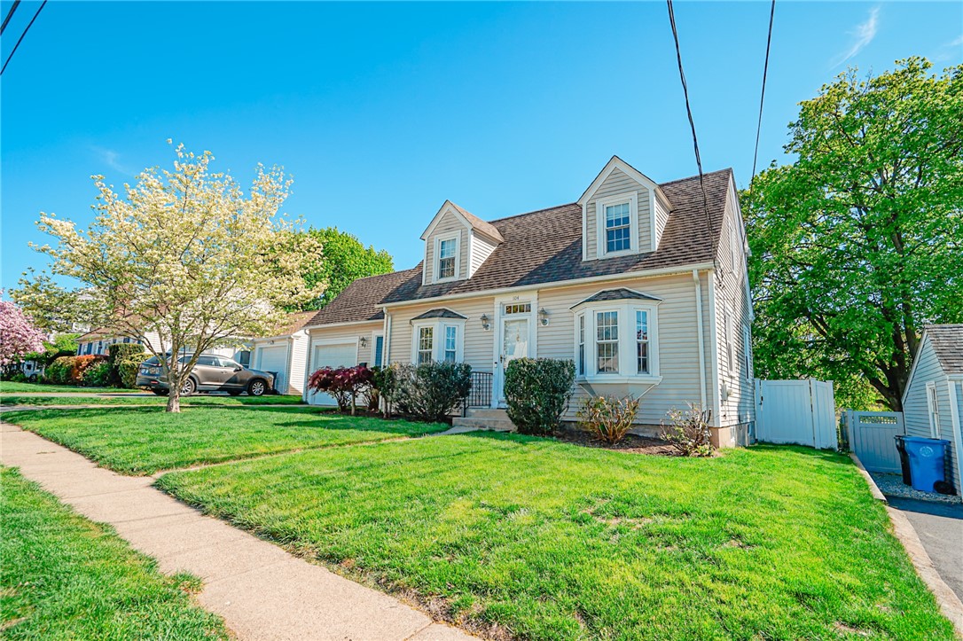 104 Fairfield Road Cranston, RI 02910 - Photo 3 of 32 Gallery Image 3