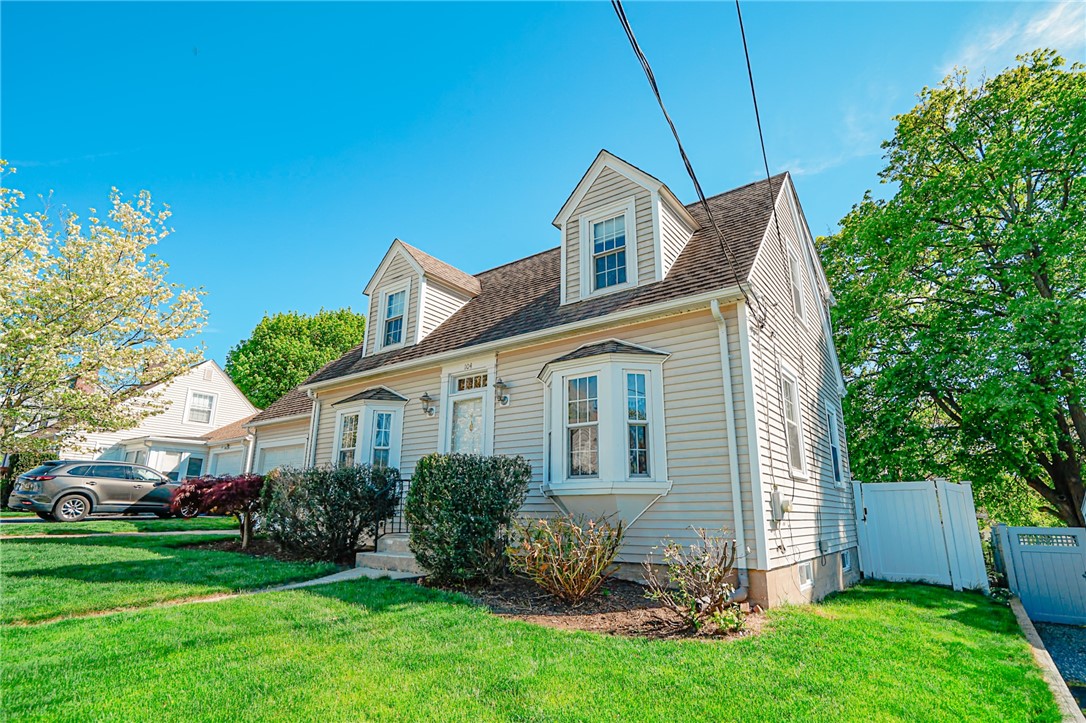 104 Fairfield Road Cranston, RI 02910 - Photo 4 of 32 Gallery Image 4
