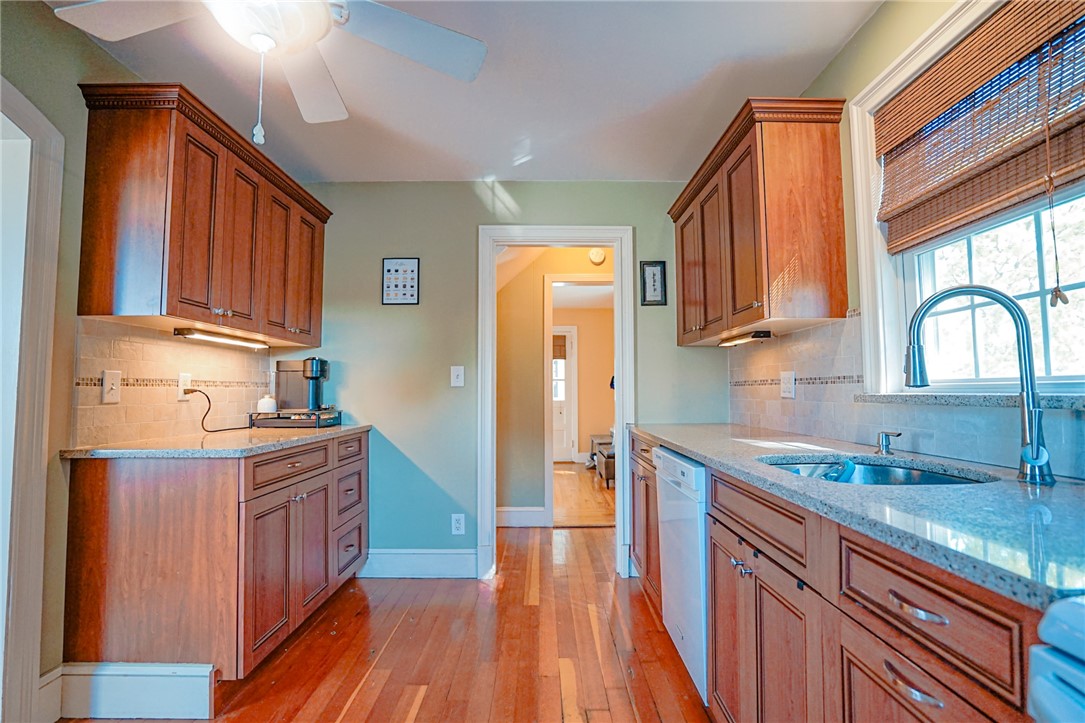 104 Fairfield Road Cranston, RI 02910 - Photo 8 of 32 Gallery Image 8