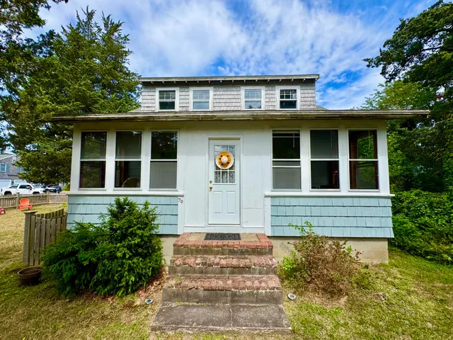 $572,000 | 70 Wings Neck Road, Pocasset, MA 02559