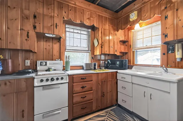 $572,000 | 70 Wings Neck Road, Pocasset, MA 02559