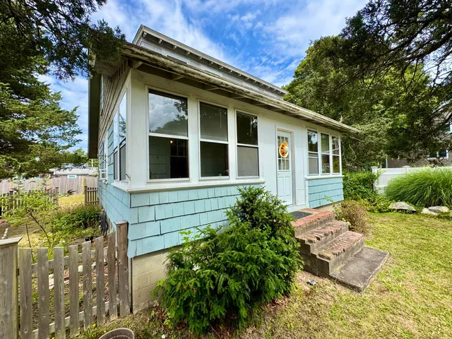 $572,000 | 70 Wings Neck Road, Pocasset, MA 02559