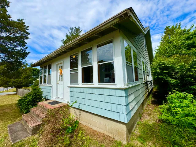 $572,000 | 70 Wings Neck Road, Pocasset, MA 02559