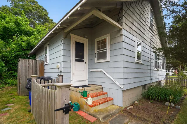 $572,000 | 70 Wings Neck Road, Pocasset, MA 02559