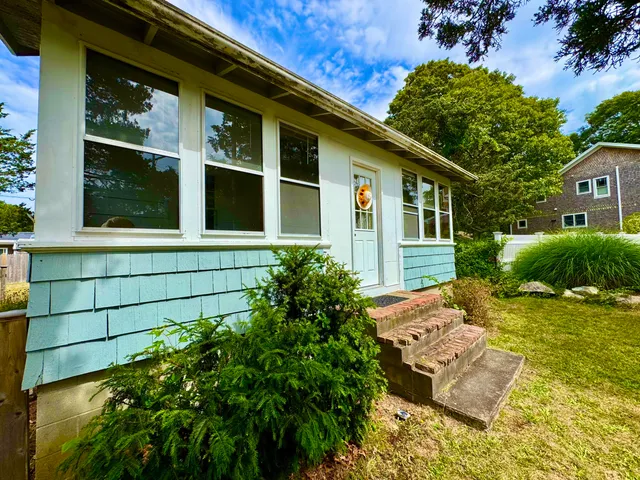 $572,000 | 70 Wings Neck Road, Pocasset, MA 02559