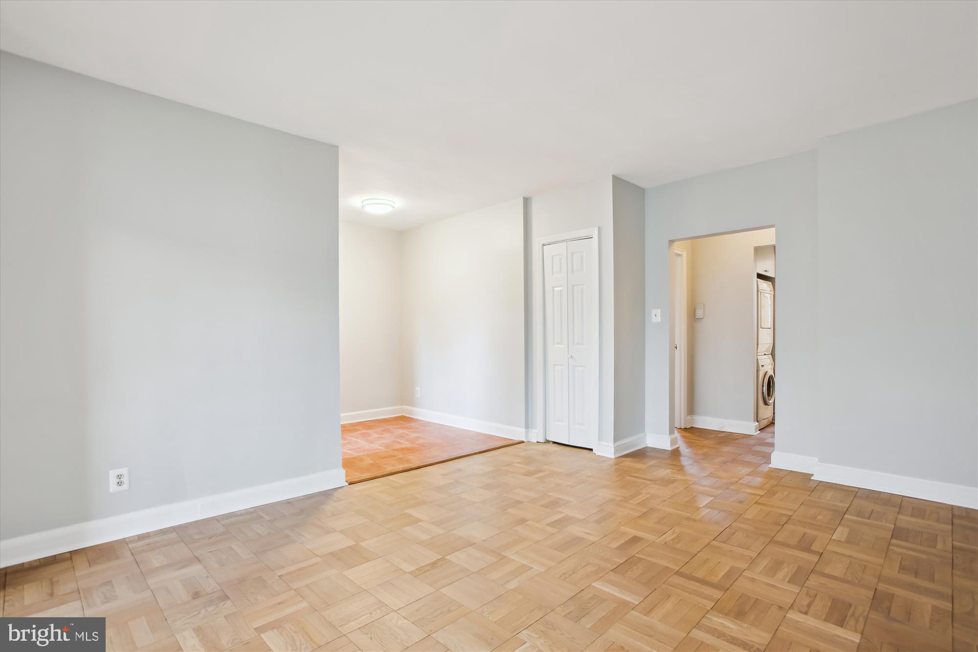 4866 MacArthur Boulevard Northwest, Unit 2 Washington, DC 20007 - Photo 21 of 24 Living Room