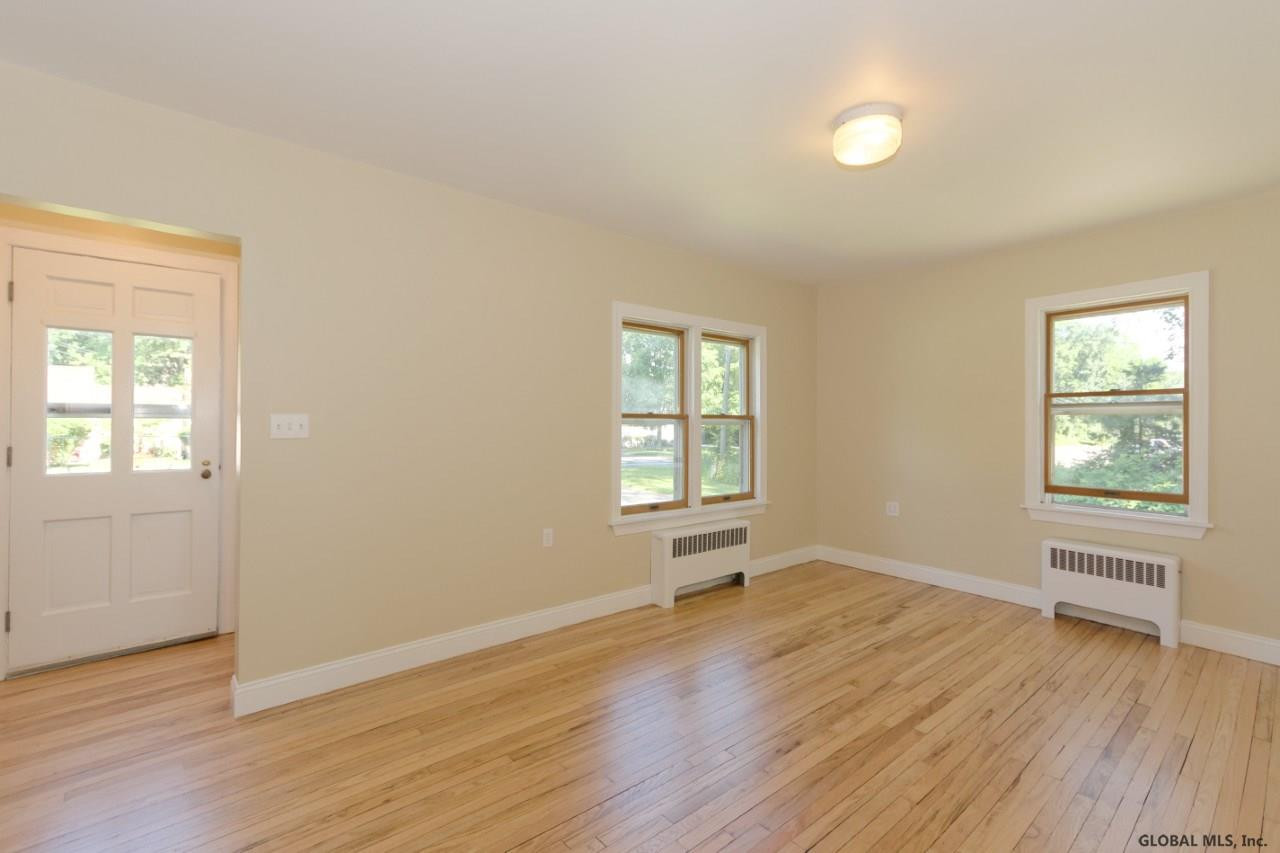 1154 Fort Hunter Road Schenectady, NY 12303 - Photo 5 of 26 Photo 5