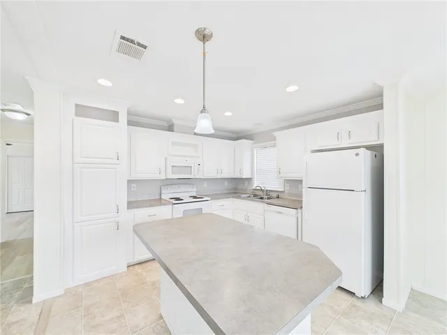 $1,600 | 310 Pineapple Street, Sebastian, FL 32958