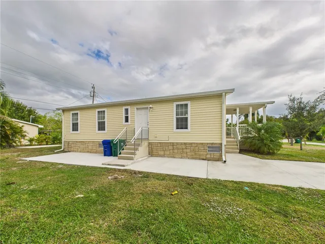 $1,600 | 310 Pineapple Street, Sebastian, FL 32958