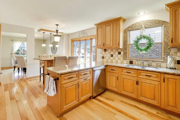 $725,000 | 1222 Patton Avenue, Arlington Heights, IL 60005