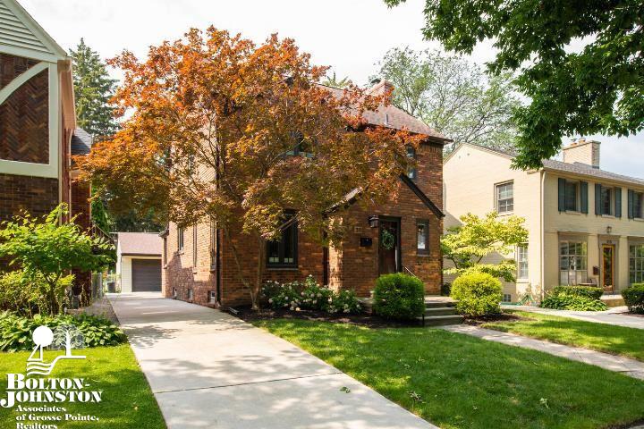 311 Merriweather Road Grosse Pointe Farms, MI 48236 - Photo 3 of 49