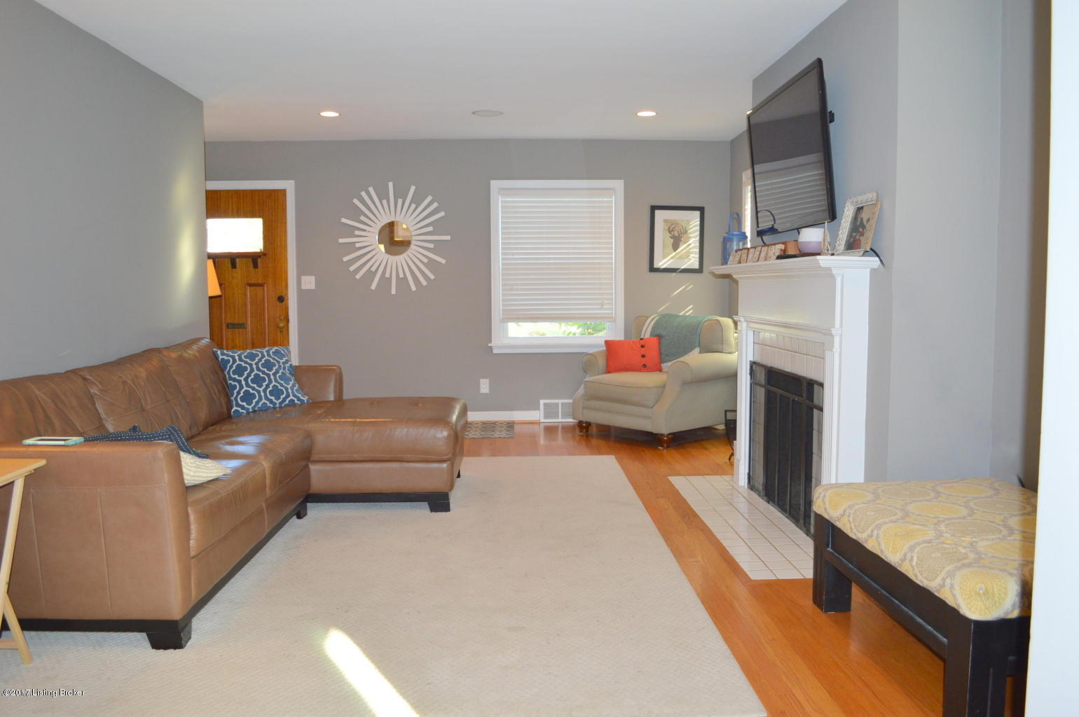 316 Sage Road Louisville, KY 40207 - Photo 3 of 28 Large living area.