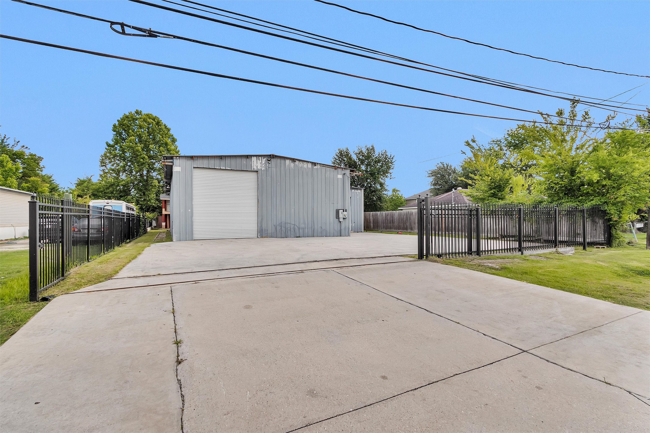 207 Aldine Mail Rte Road Houston, TX 77037 - Photo 4 of 44