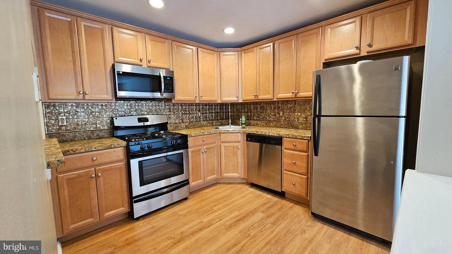 39 Juniper Way Hamilton, NJ 08619 - Photo 2 of 17 Modern kitchen with sleek finishes.