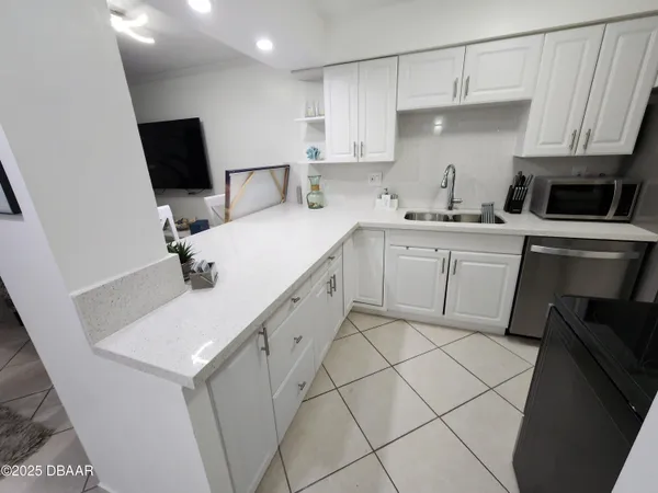 $1,950 | 2800 North Atlantic Avenue, Unit 709, Daytona Beach, FL 32118