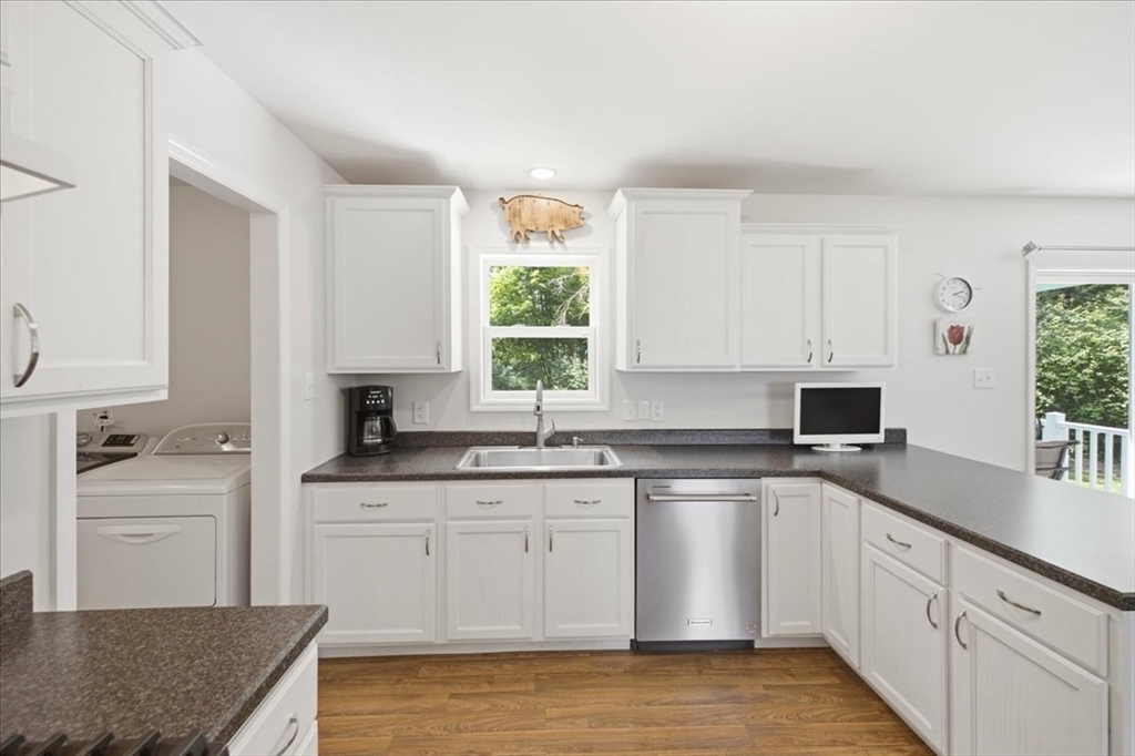 85 Lewis Avenue Walpole, MA 02081 - Photo 12 of 39