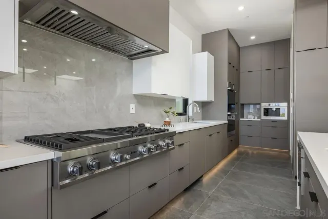 $9,850,000 | 147 South Rios Avenue, Solana Beach, CA 92075