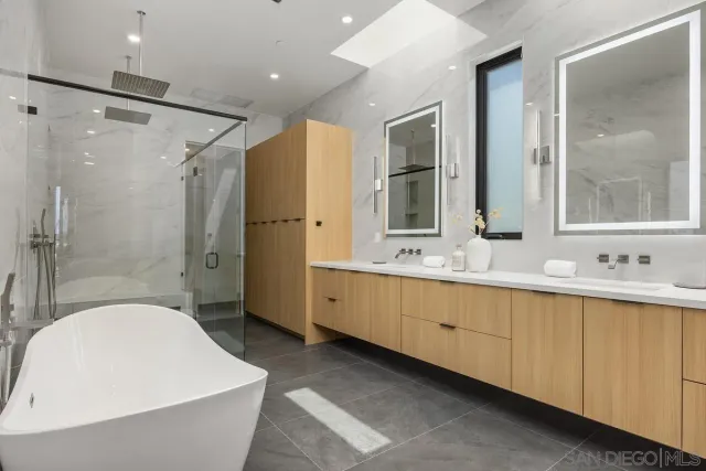 $9,850,000 | 147 South Rios Avenue, Solana Beach, CA 92075