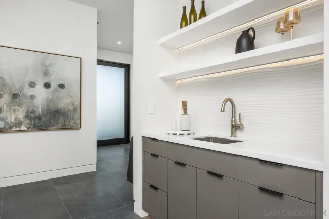 $9,850,000 | 147 South Rios Avenue, Solana Beach, CA 92075