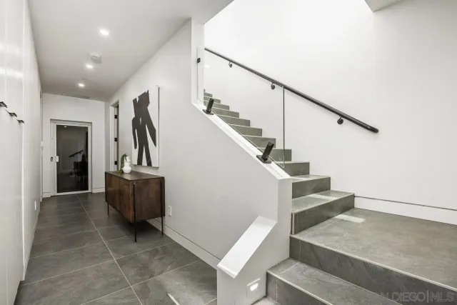 $9,850,000 | 147 South Rios Avenue, Solana Beach, CA 92075