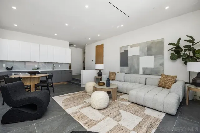 $9,850,000 | 147 South Rios Avenue, Solana Beach, CA 92075