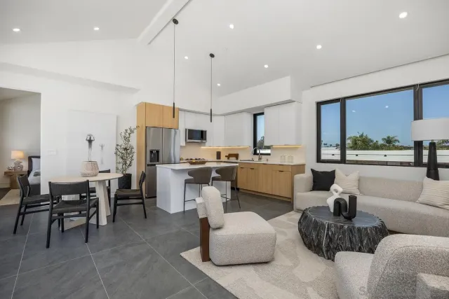 $9,850,000 | 147 South Rios Avenue, Solana Beach, CA 92075