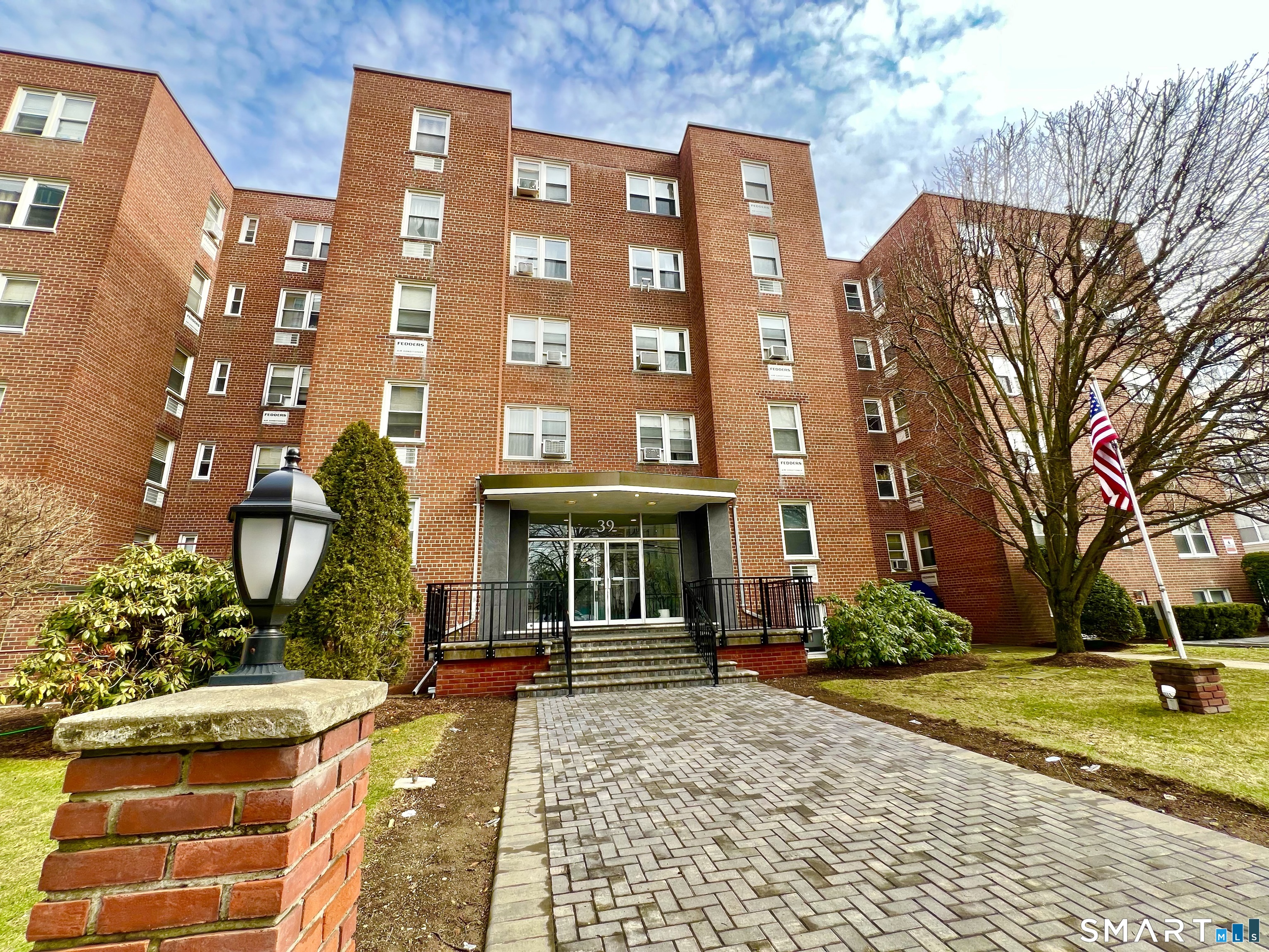 39 Glenbrook Road, Unit 5L Stamford, CT 06902 - Photo 1 of 1