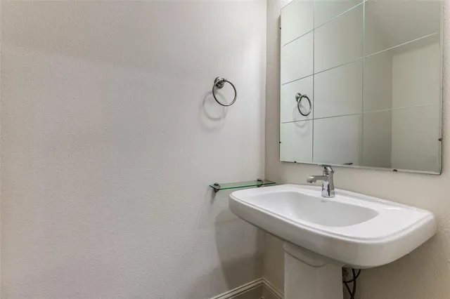 $2,600 | 4661 Dozier Road, Unit E, Carrollton, TX 75010