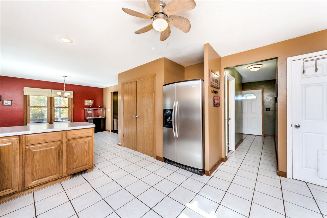 6404 West Lancaster Road Peoria, IL 61607 - Photo 11 of 36