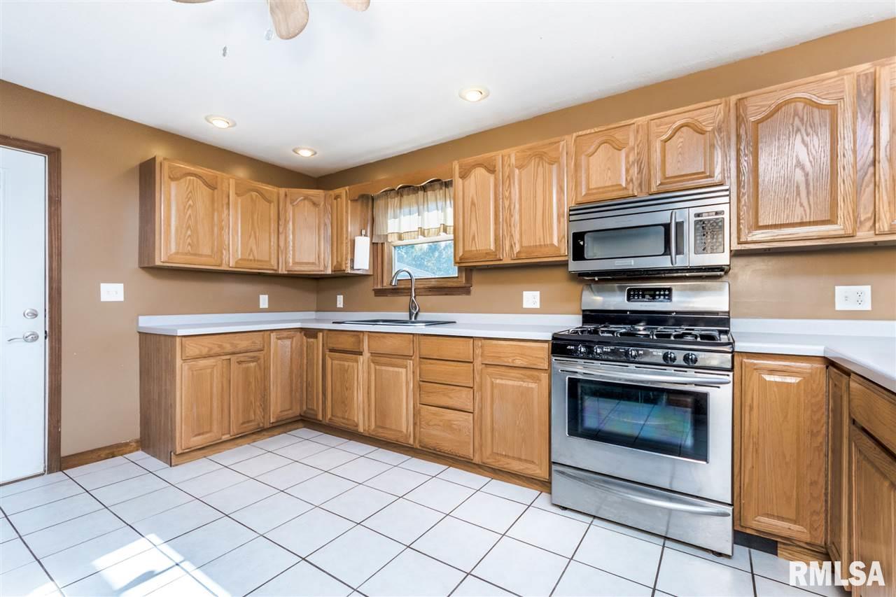 6404 West Lancaster Road Peoria, IL 61607 - Photo 15 of 36