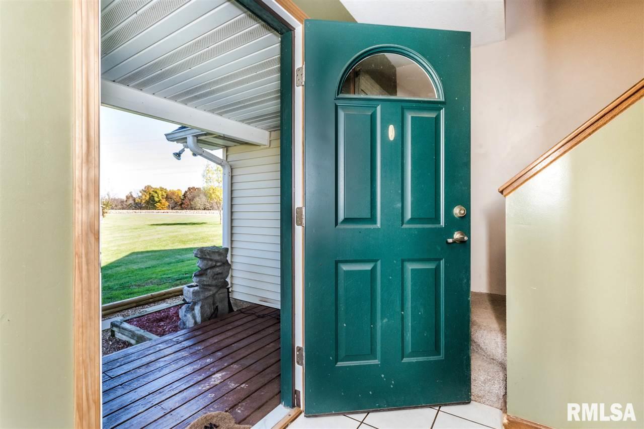 6404 West Lancaster Road Peoria, IL 61607 - Photo 5 of 36