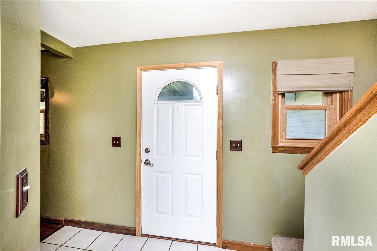 6404 West Lancaster Road Peoria, IL 61607 - Photo 7 of 36