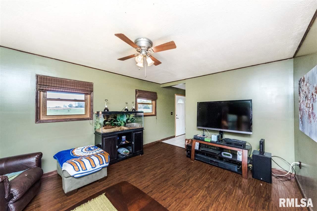 6404 West Lancaster Road Peoria, IL 61607 - Photo 8 of 36