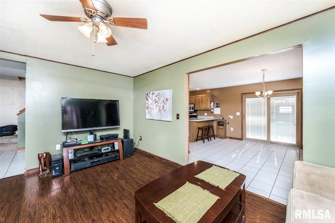 6404 West Lancaster Road Peoria, IL 61607 - Photo 9 of 36