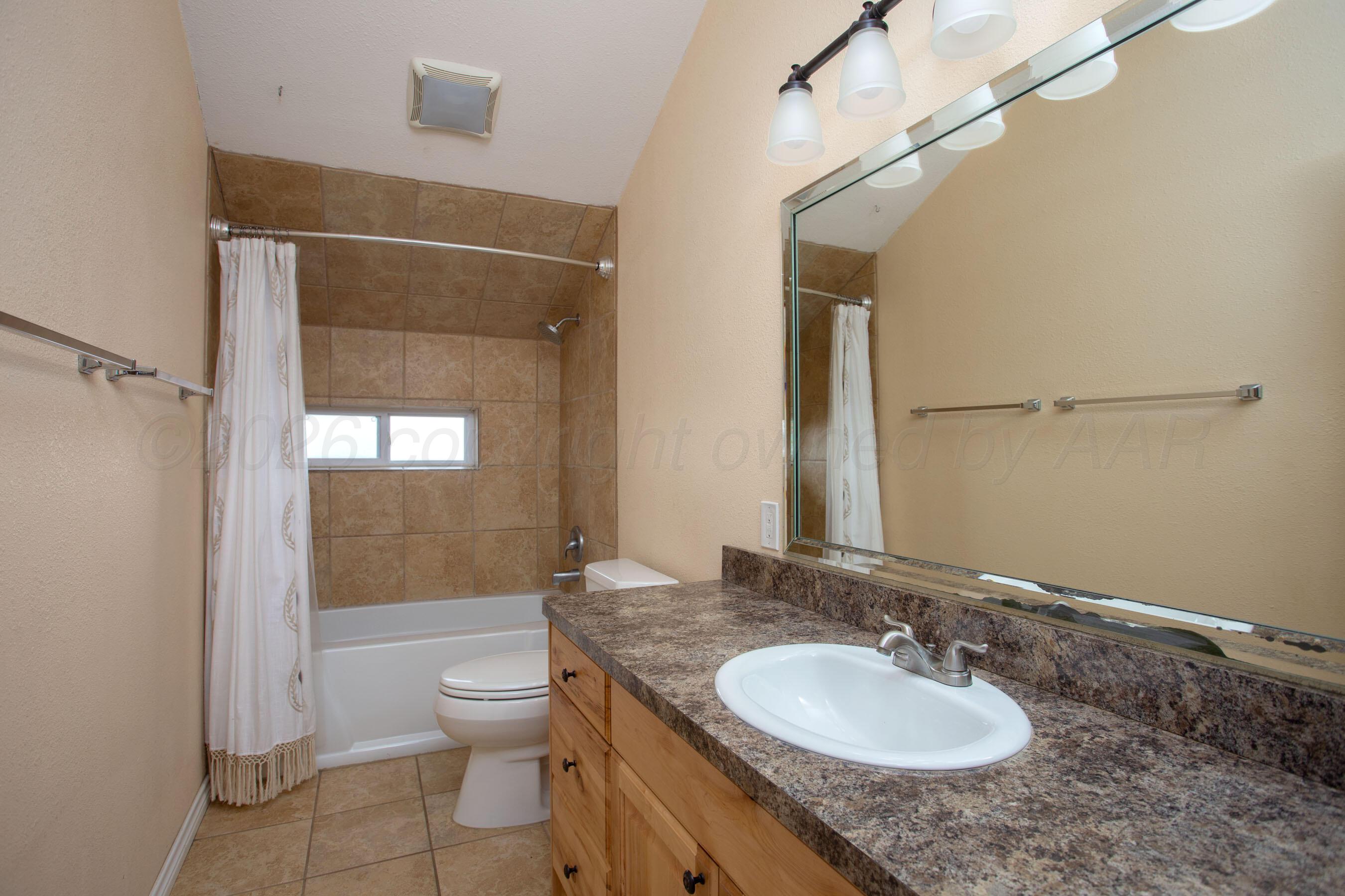70 Stonebridge Gate Road Amarillo, TX 79124 - Photo 23 of 52 Upstairs bathroom