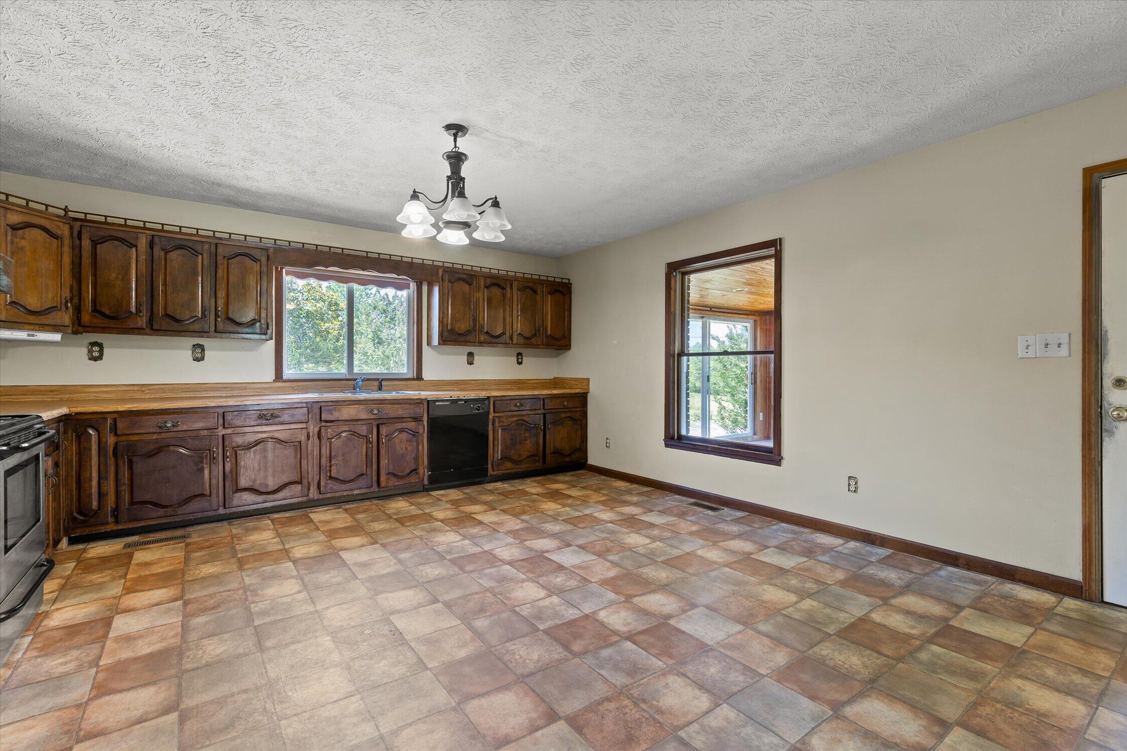 271 Doug Anderson Road Palmer, TN 37365 - Photo 26 of 58 26-Anderson-39
