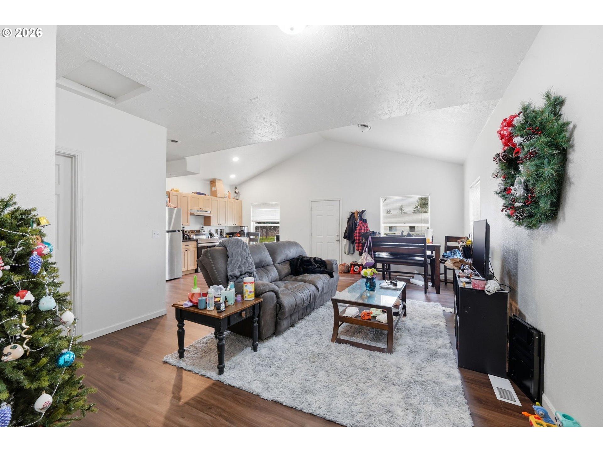 87851 Cedar Flat Road Springfield, OR 97478 - Photo 7 of 23 a living room with furniture and a potted plant