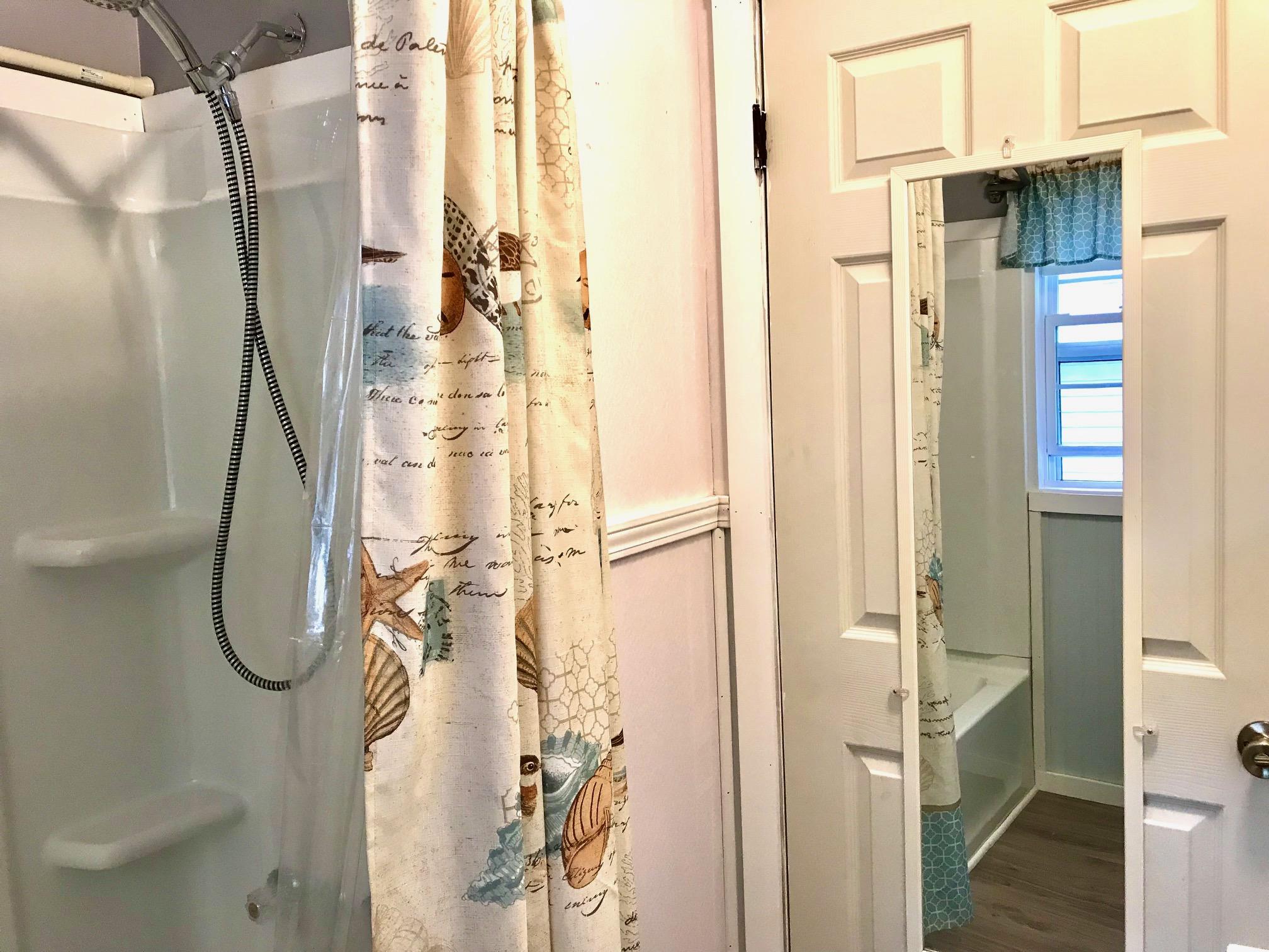2014 East River Road Muskegon, MI 49445 - Photo 23 of 30 Bathroom