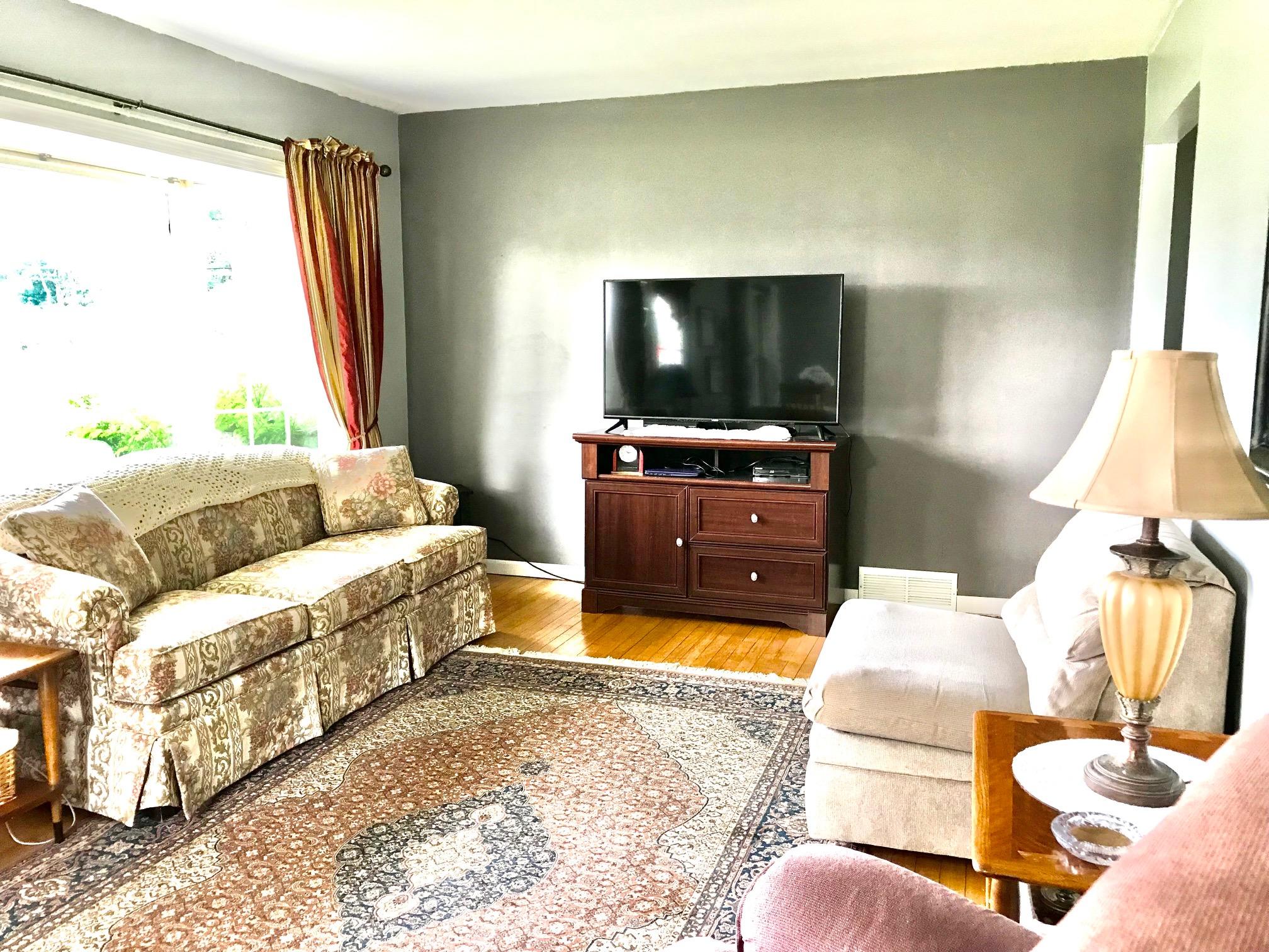 2014 East River Road Muskegon, MI 49445 - Photo 3 of 30 Living room