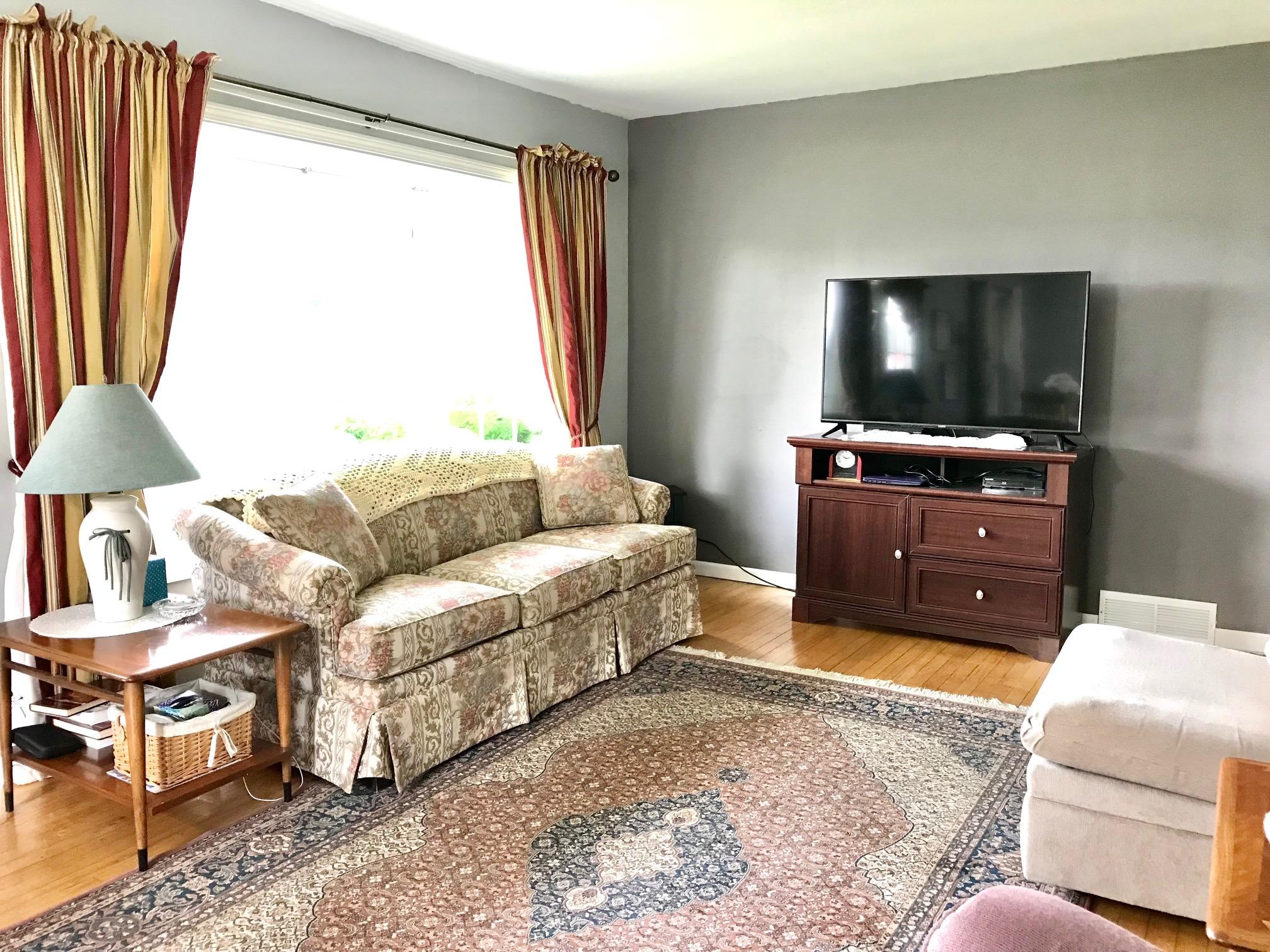 2014 East River Road Muskegon, MI 49445 - Photo 5 of 30 Living room