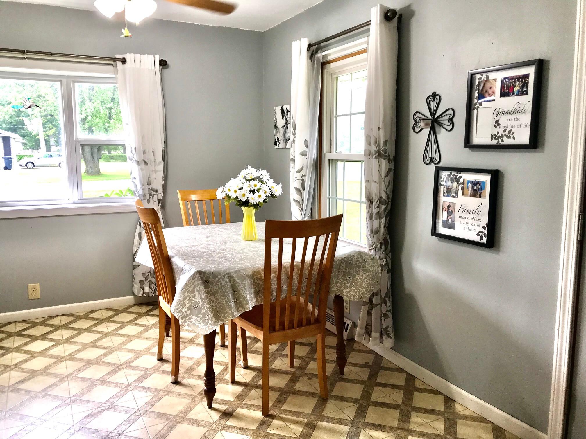 2014 East River Road Muskegon, MI 49445 - Photo 8 of 30 Dining