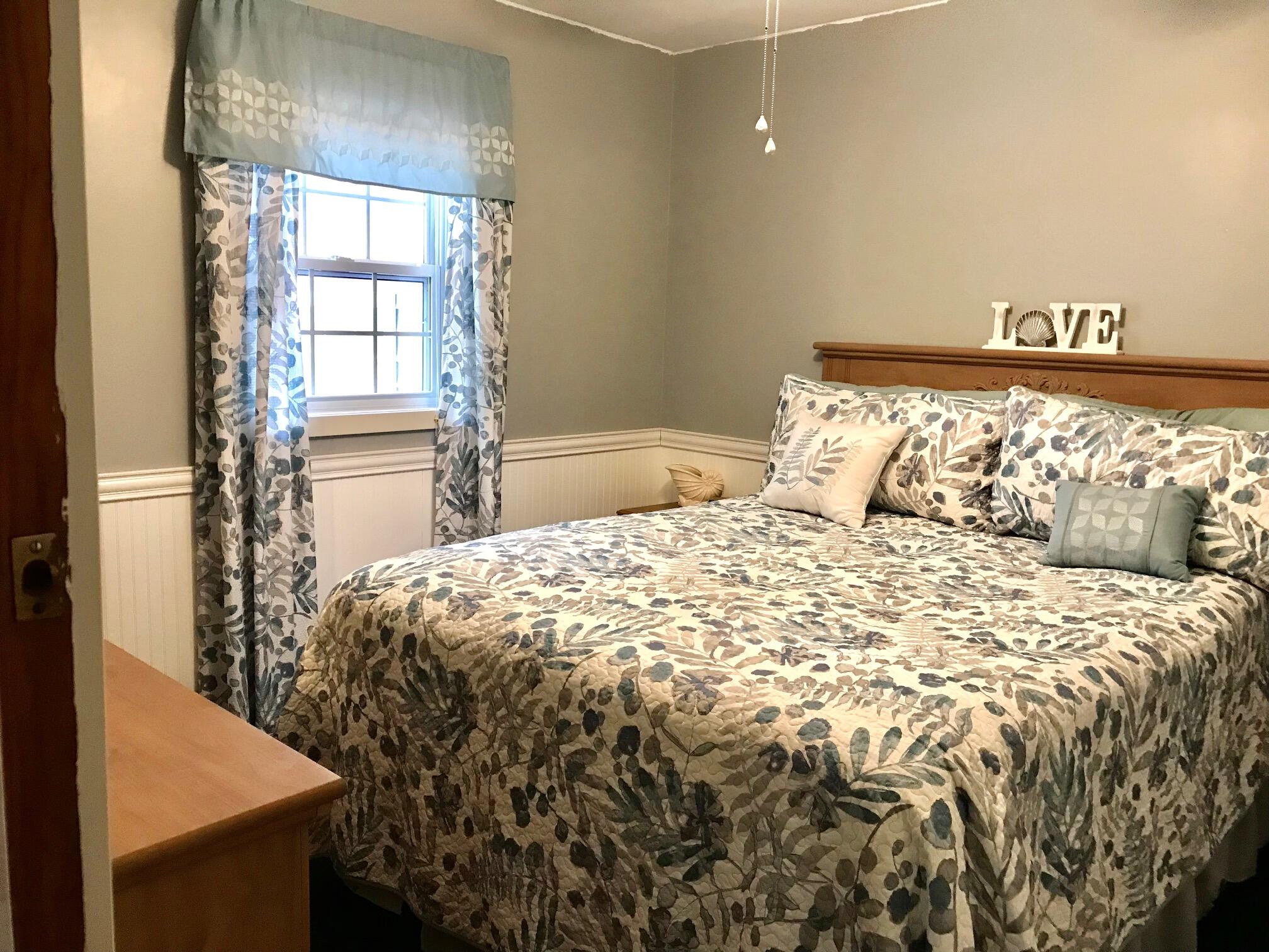 2014 East River Road Muskegon, MI 49445 - Photo 10 of 30 Bedroom 1