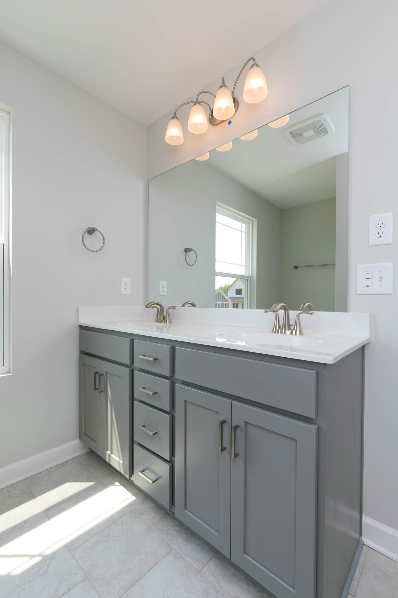 1608 Cotton Way Chattanooga, TN 37404 - Photo 15 of 24 Primary Bath