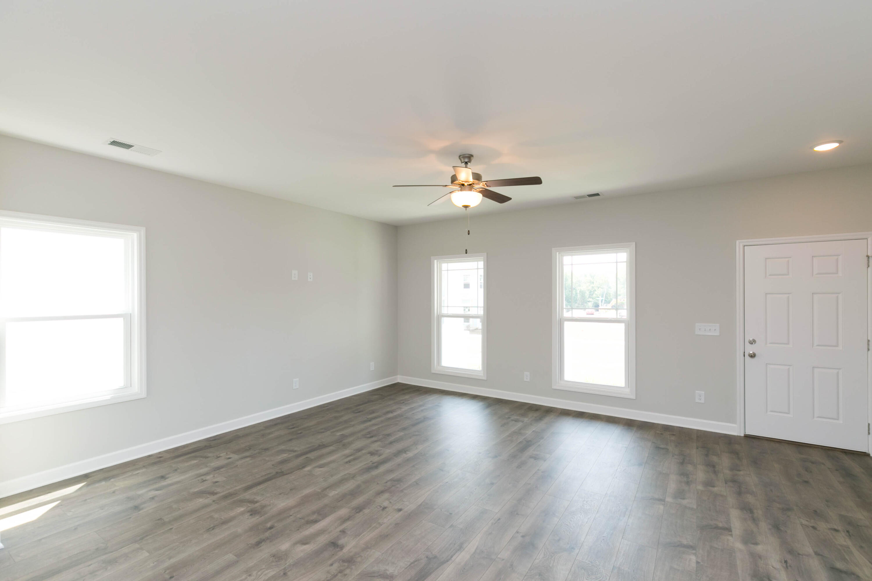 1608 Cotton Way Chattanooga, TN 37404 - Photo 4 of 24 Living Room