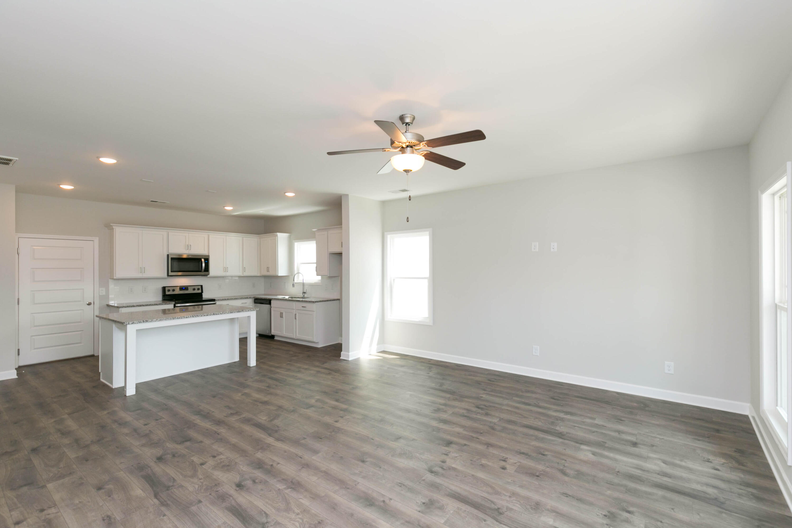 1608 Cotton Way Chattanooga, TN 37404 - Photo 7 of 24 Living/Kitchen