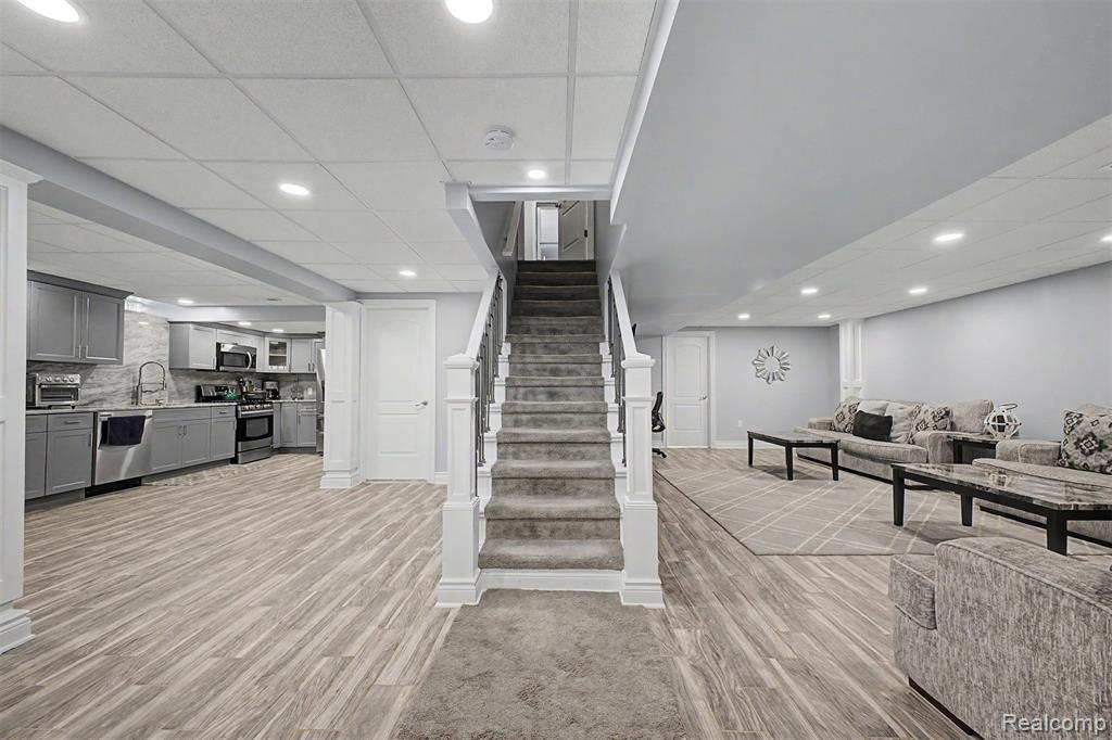 816 North Beech Daly Road Dearborn Heights, MI 48127 - Photo 26 of 47