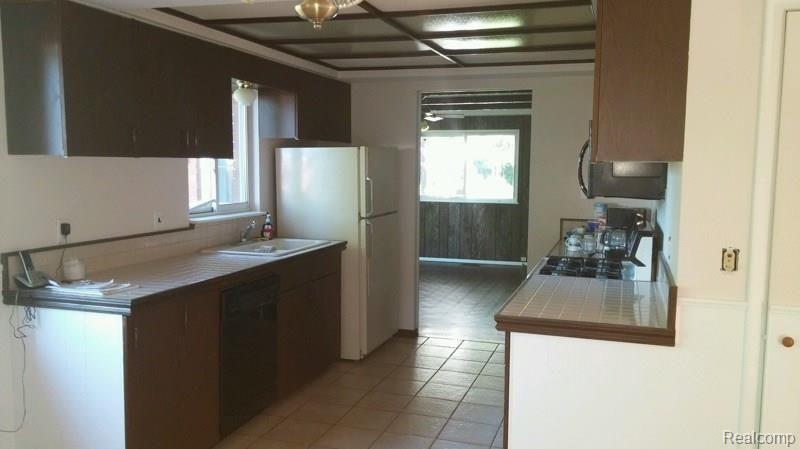 1641 Morris Road Lapeer, MI 48446 - Photo 8 of 21 0715151912b11 (2).jpg