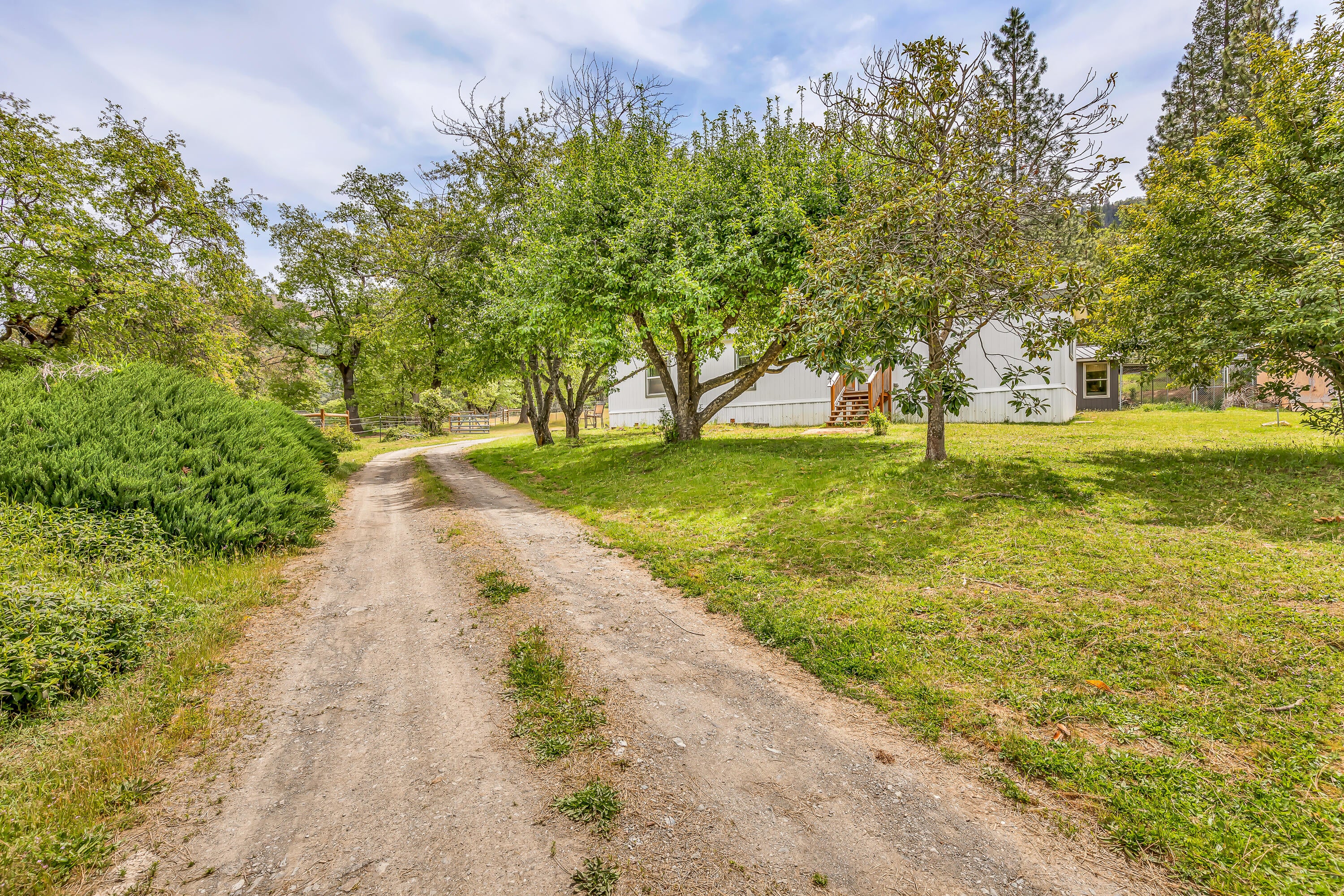13721 Upper Applegate Road Jacksonville, OR 97530 - Photo 4 of 26 1